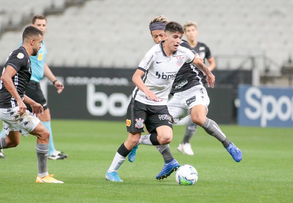 Ángelo Araos durante jogo contra o Botafogo, pelo Brasileirão, na Neo Química Arena