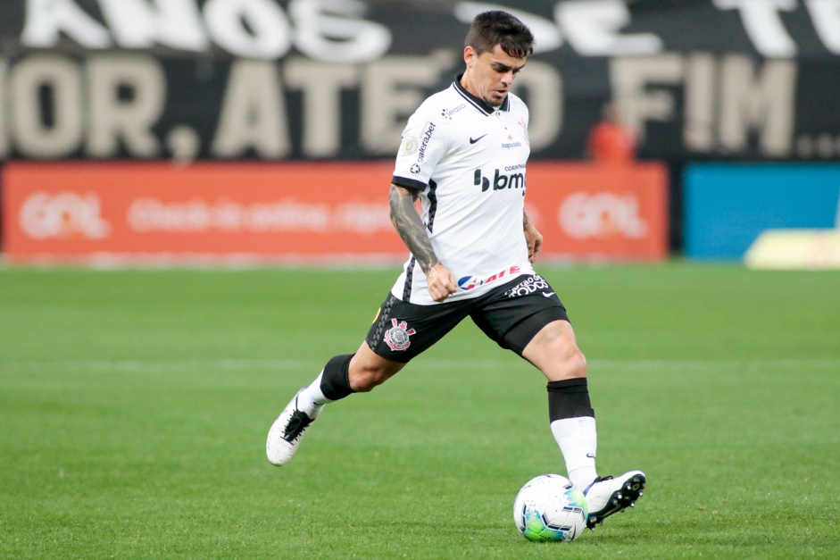 Lateral Fagner durante jogo contra o Botafogo, pelo Brasileirão, na Neo Química Arena