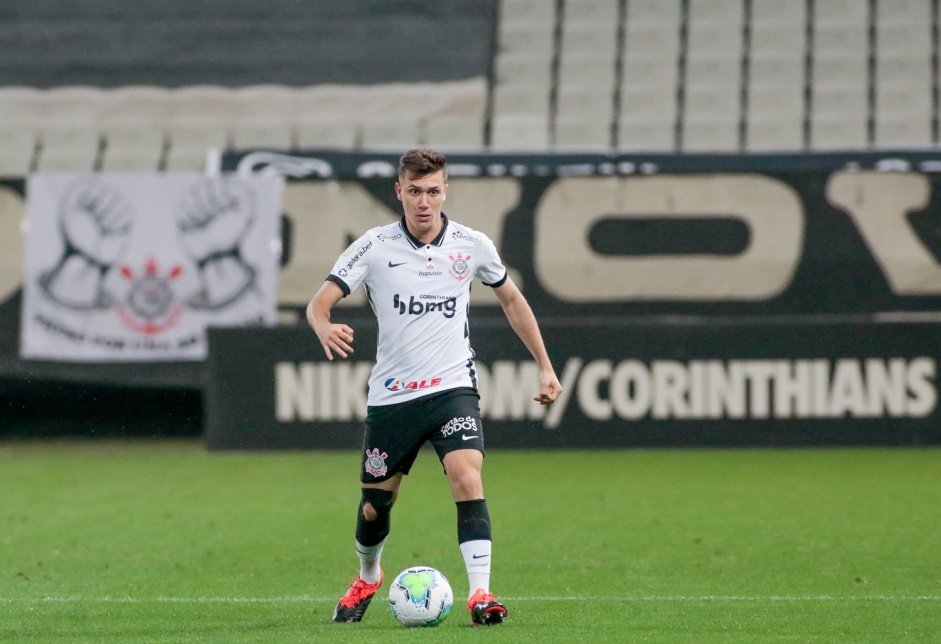 Piton durante jogo contra o Botafogo, pelo Brasileirão, na Neo Química Arena