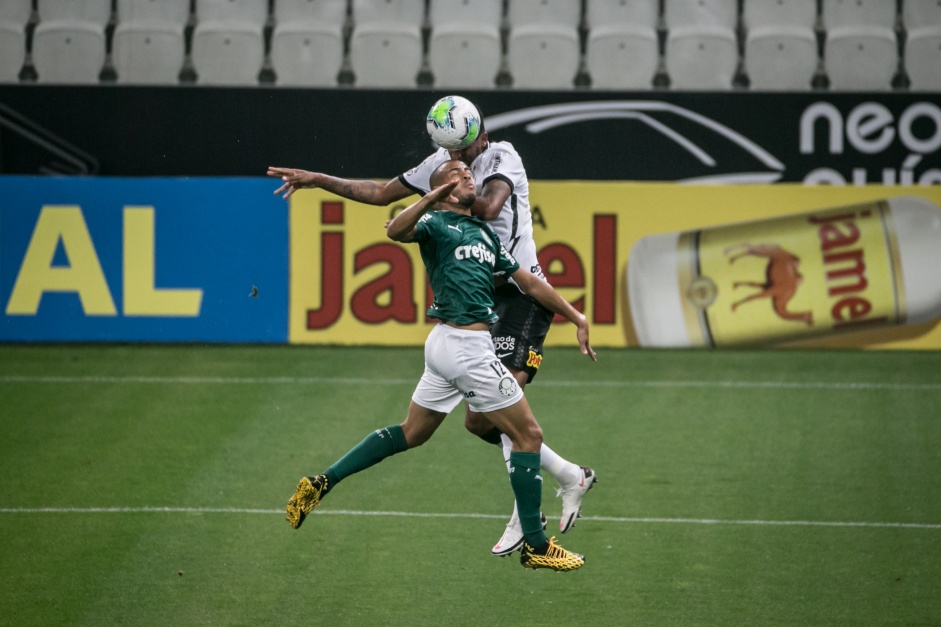 Atacante Jô no jogo contra o Palmeiras, pelo Brasileirão, na Neo Química Arena