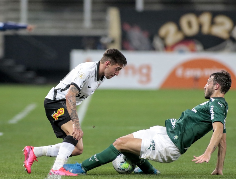 Gustavo Silva na derrota para o Palmeiras, pelo Brasileirão, na Neo Química Arena