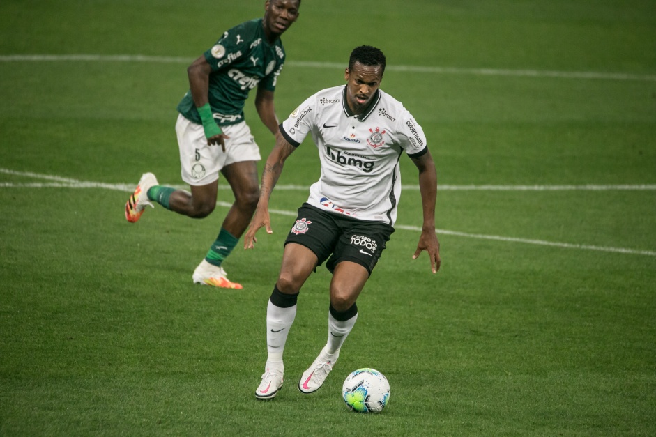 Jô no jogo contra o Palmeiras, pelo Brasileirão, na Neo Química Arena