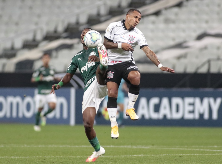 Otero na derrota para o Palmeiras, pelo Brasileiro, na Neo Qumica Arena