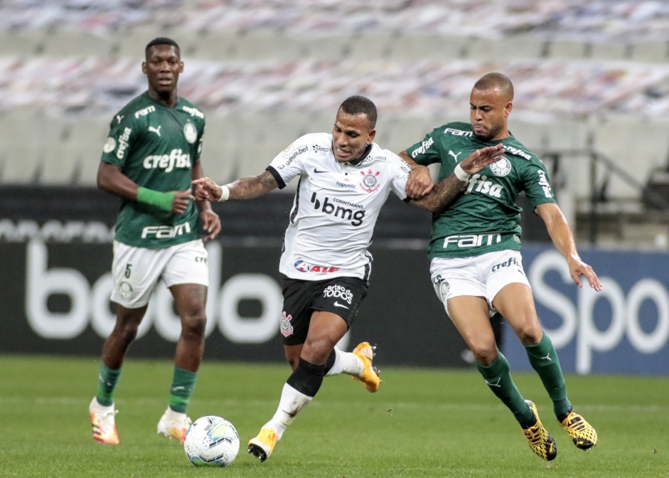 Otero na derrota para o Palmeiras, pelo Brasileiro, na Neo Qumica Arena