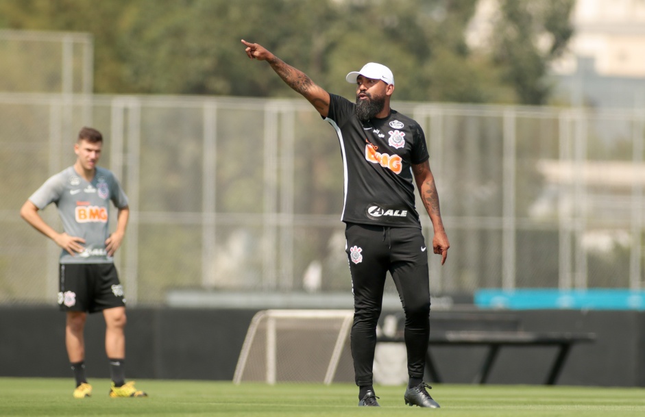 Coelho na atividade da manhã deste sábado no CT Dr. Joaquim Grava