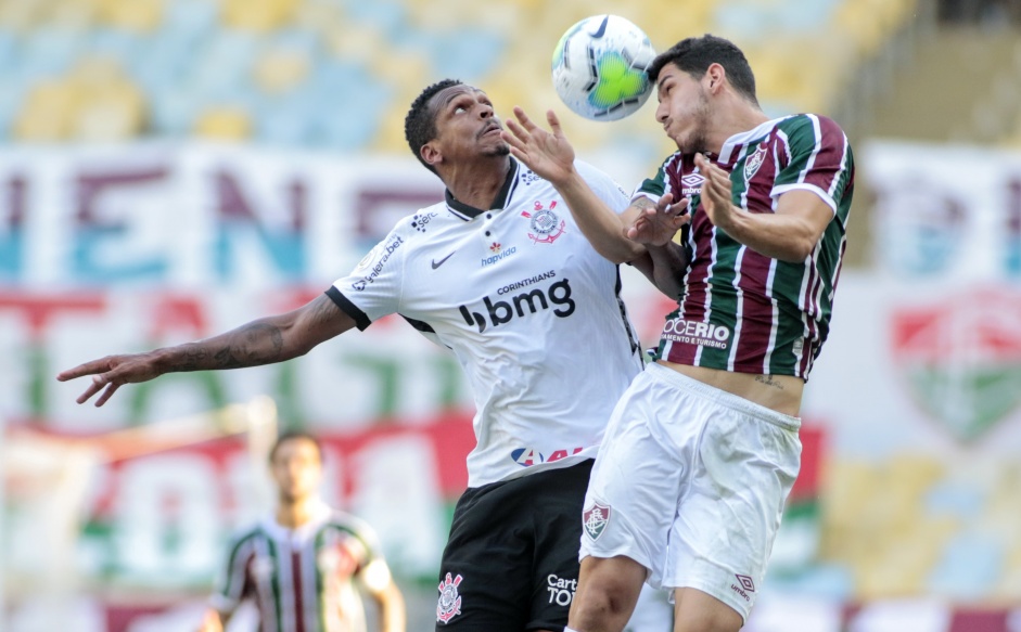 Jô no jogo contra o Fluminense, no Maracanã