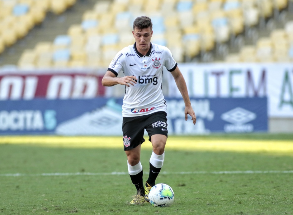 Lucas Piton no jogo contra o Fluminense, no Maracanã