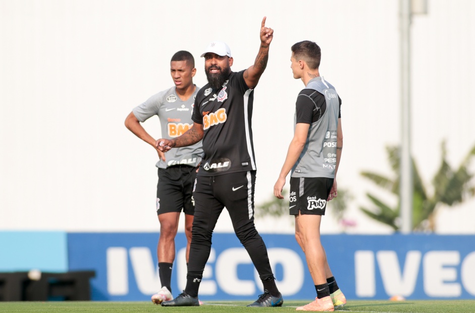 O técnico Dyego Coelho fez o último treinamento com o elenco do Corinthians visando o duelo importante contra o Bahia no Neo Química Arena