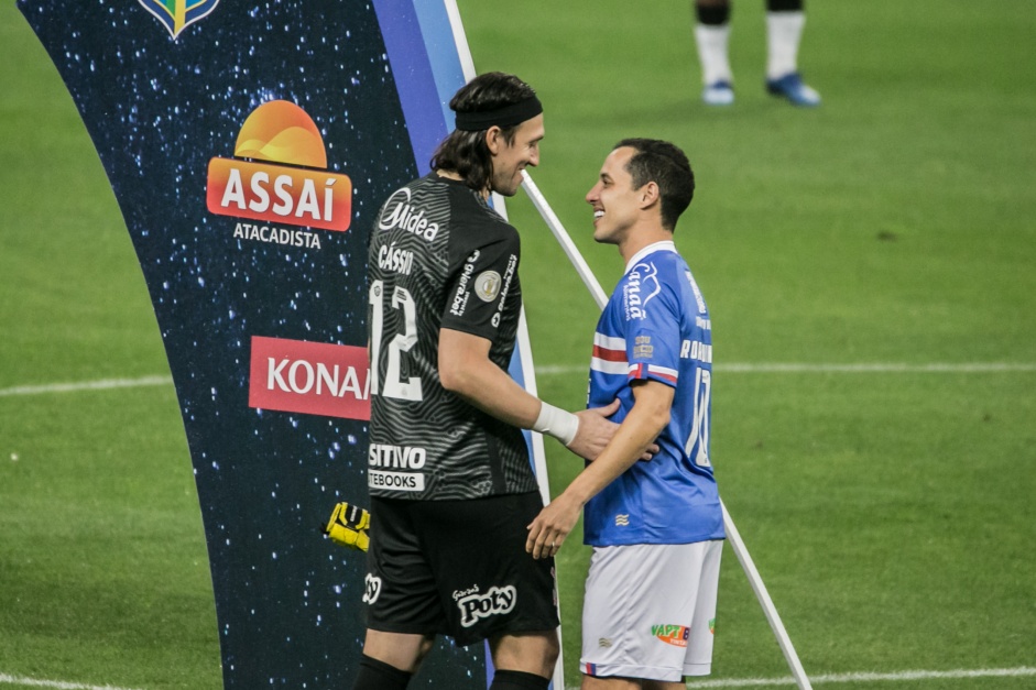 Cssio e Rodriguinho no jogo contra o Bahia, na Neo Qumica Arena