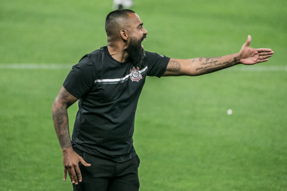 Coelho durante jogo contra o Bahia, na Neo Qumica Arena