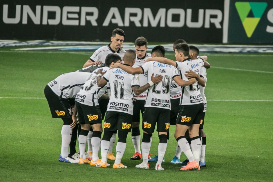 Elenco do Corinthians no jogo contra o Bahia, na Neo Qumica Arena