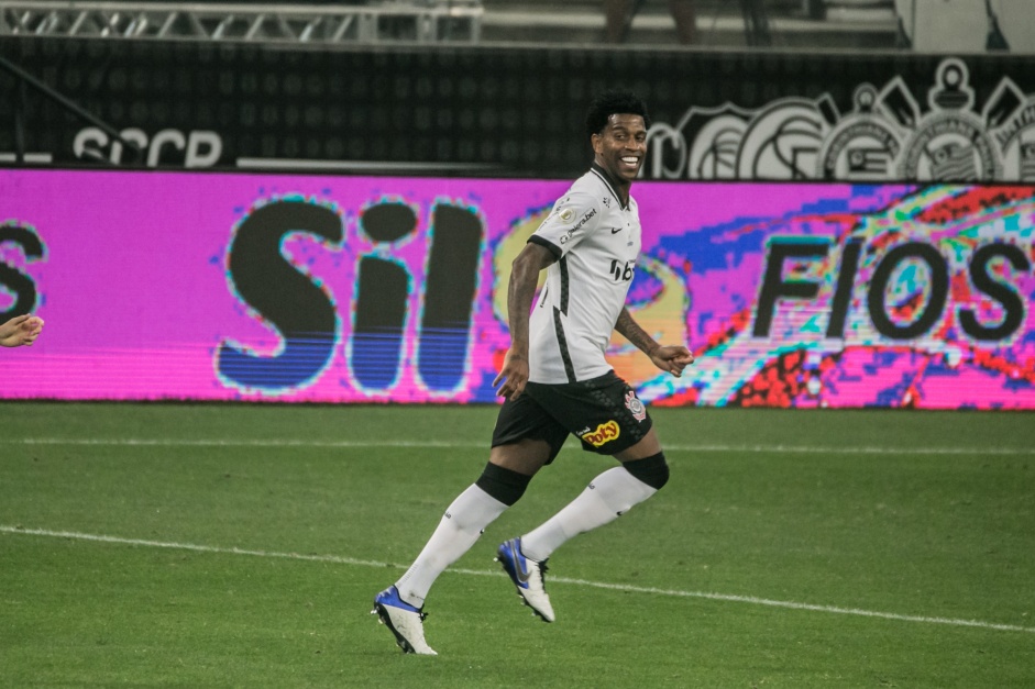 Gil marcou o terceiro do Corinthians na partida contra o Bahia