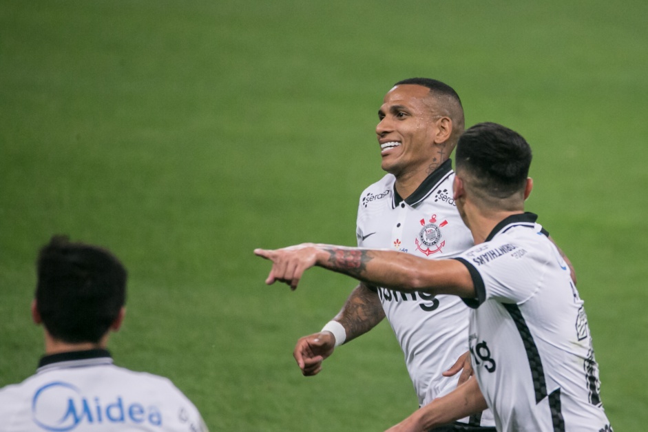 Otero abriu o placar para o Corinthians no jogo contra o Bahia, pelo Brasileiro