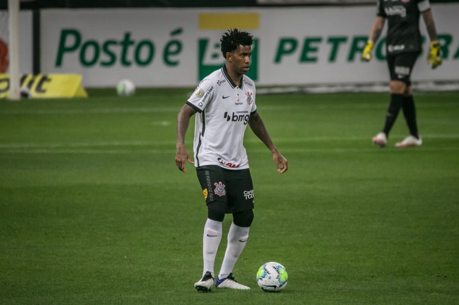 Zagueiro Gil no jogo contra o Bahia, na Neo Química Arena, pelo Brasileirão