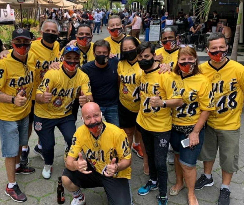 Duílio inicia campanha com corpo a corpo no Parque São Jorge