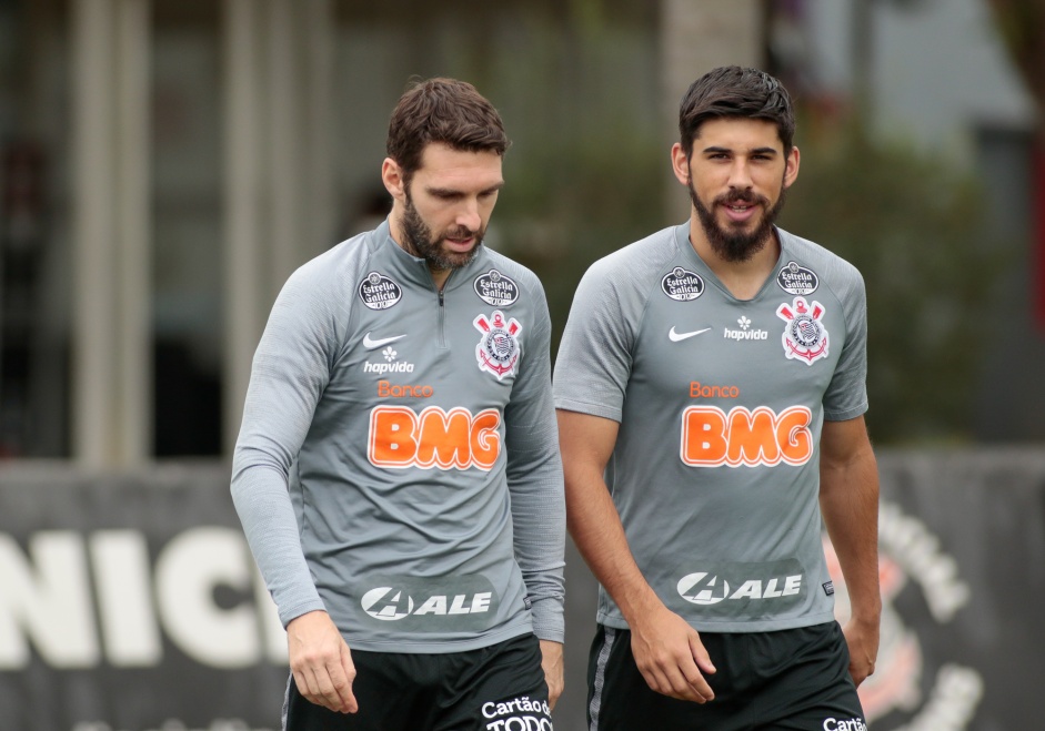 Mauro Boselli e Bruno Méndez no treino da manhã deste domingo no CT Joaquim Grava