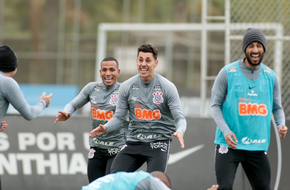 Otero, Avelar e Camacho no ltimo treino do Corinthians antes do jogo contra o Sport