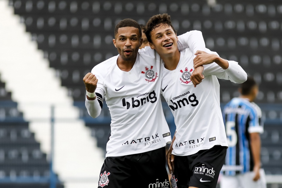 Vitinho e Matheus Arajo na estreia do Corinthians pelo Brasileiro Sub-20