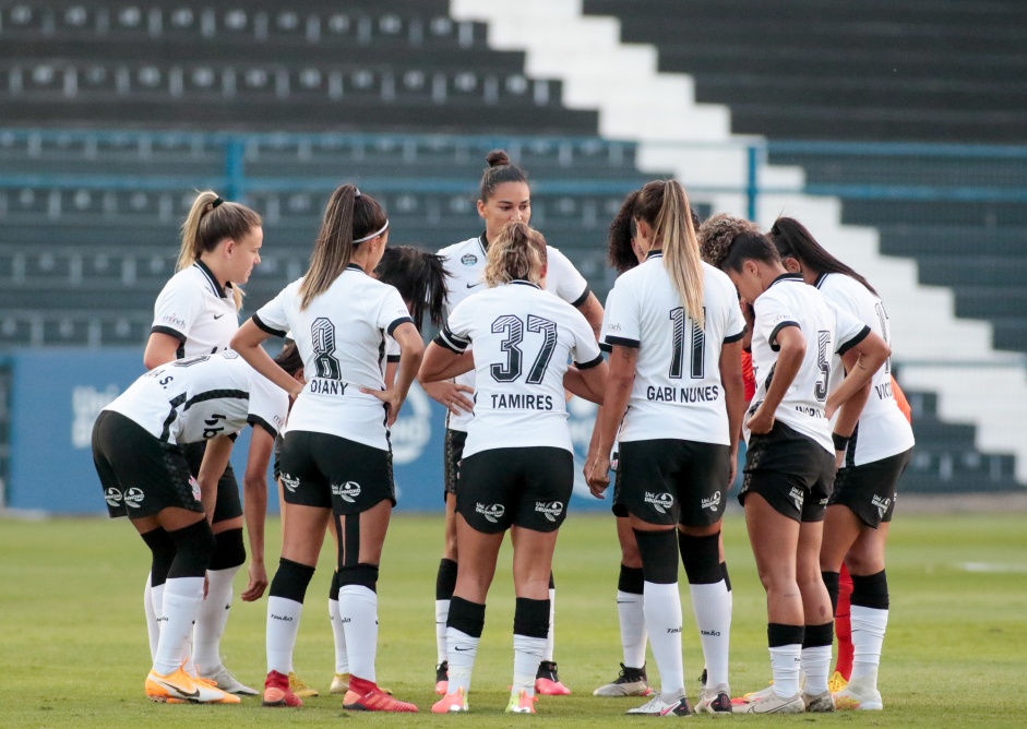Elenco do Corinthians na goleada sobre o Vitria pelo Campeonato Brasileiro Feminino