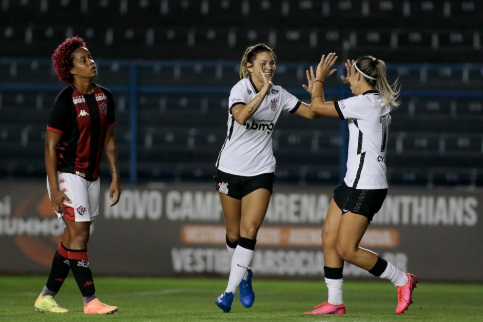 Gabi Zanotti e Giovanna Crivelari na goleada sobre o Vitria pelo Campeonato Brasileiro Feminino