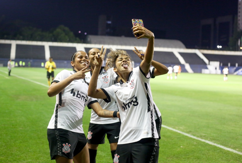 Teve selfie na goleada sobre o Vitria pelo Campeonato Brasileiro Feminino