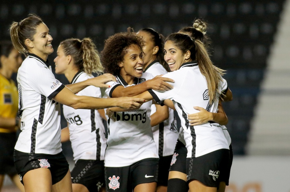Yasmim comemorando seu gol na goleada sobre o Vitria pelo Campeonato Brasileiro Feminino