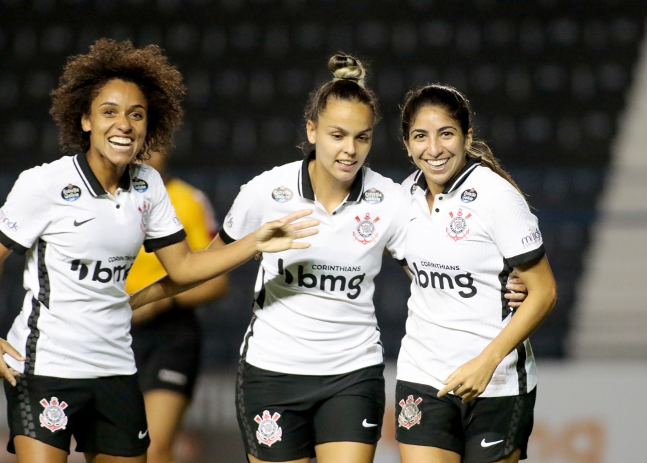 Yasmim, Gabri e Adriana na goleada sobre o Vitória pelo ...