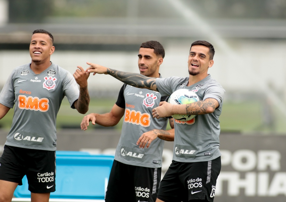 Sidcley, Gabriel e Fagner no treino desta segunda-feira no CT Joaquim Grava