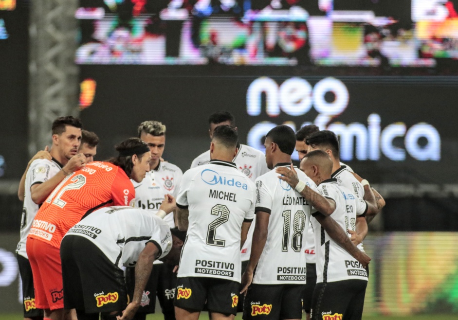 Equipe concentra antes do inicio da partida