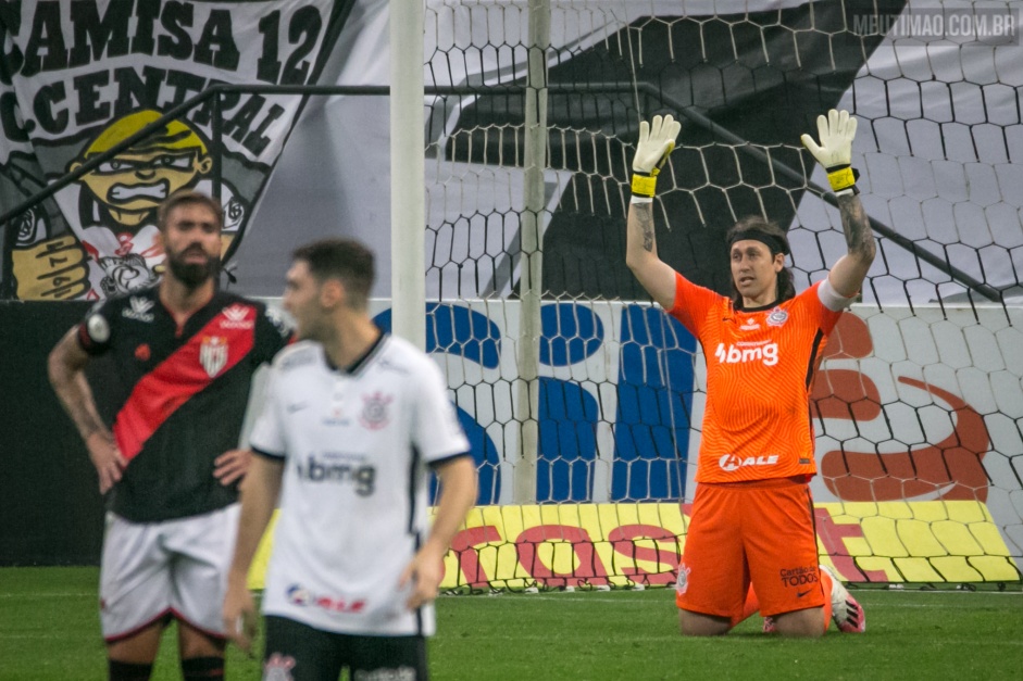 Cássio na partida entre Corinthians e Atlético-GO, na Neo Química Arena