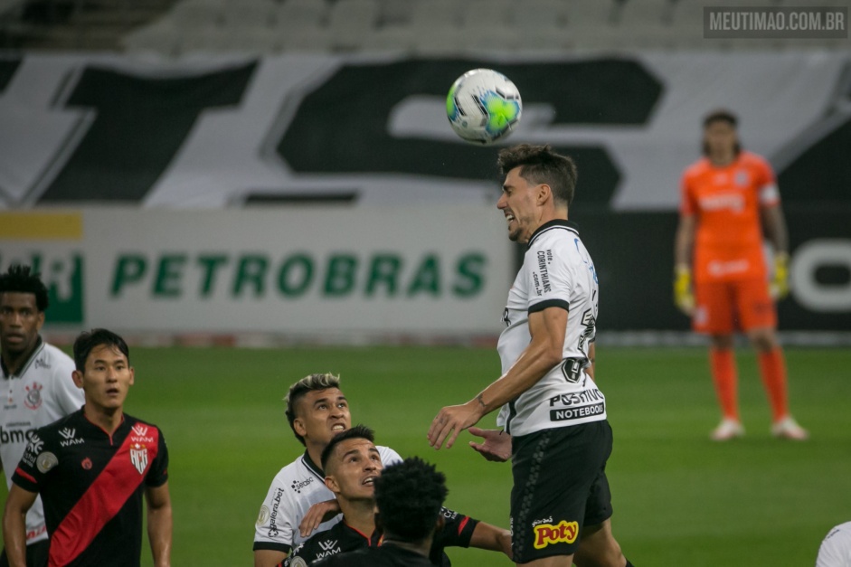 Danilo Avelar na partida entre Corinthians e Atltico-GO, na Neo Qumica Arena