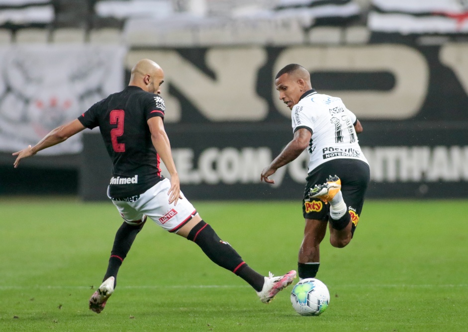 Otero em ação contra o Atlético-GO pelo Campeonato Brasileiro