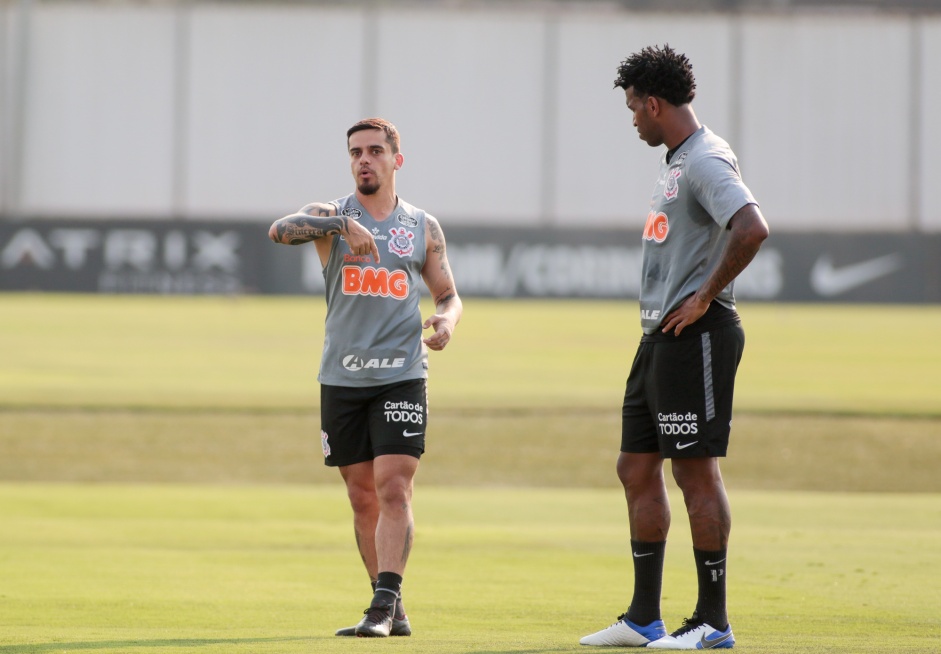Fagner e Gil no ltimo treino antes do duelo contra RB Bragantino, pelo Campeonato Brasileiro