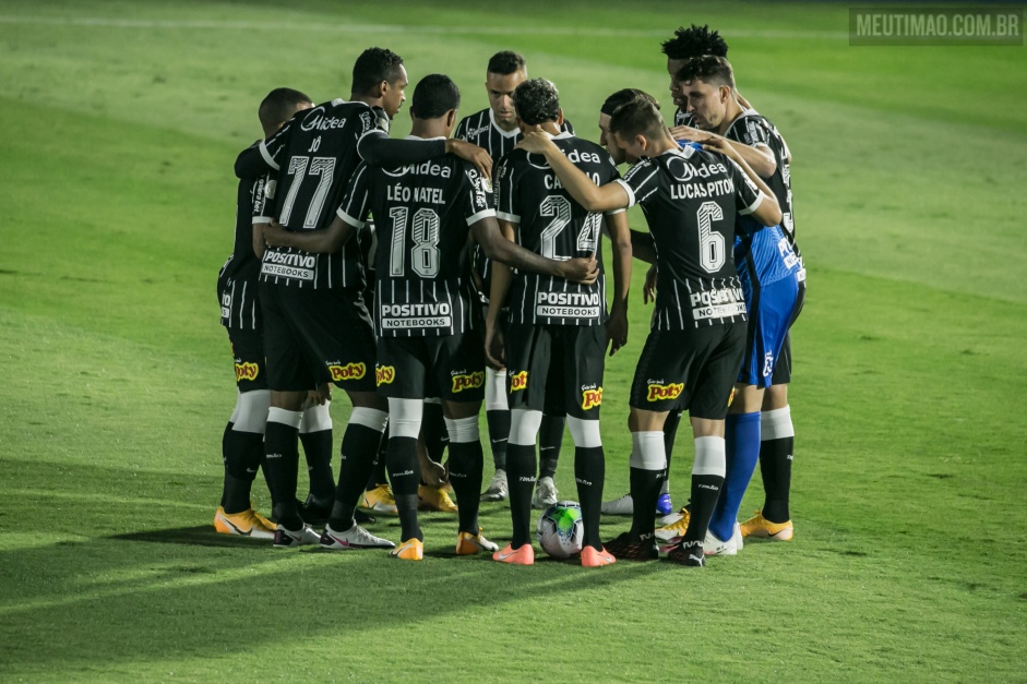 Time do Corinthians reunido na partida contra o RB Bragantino, pelo Brasileiro