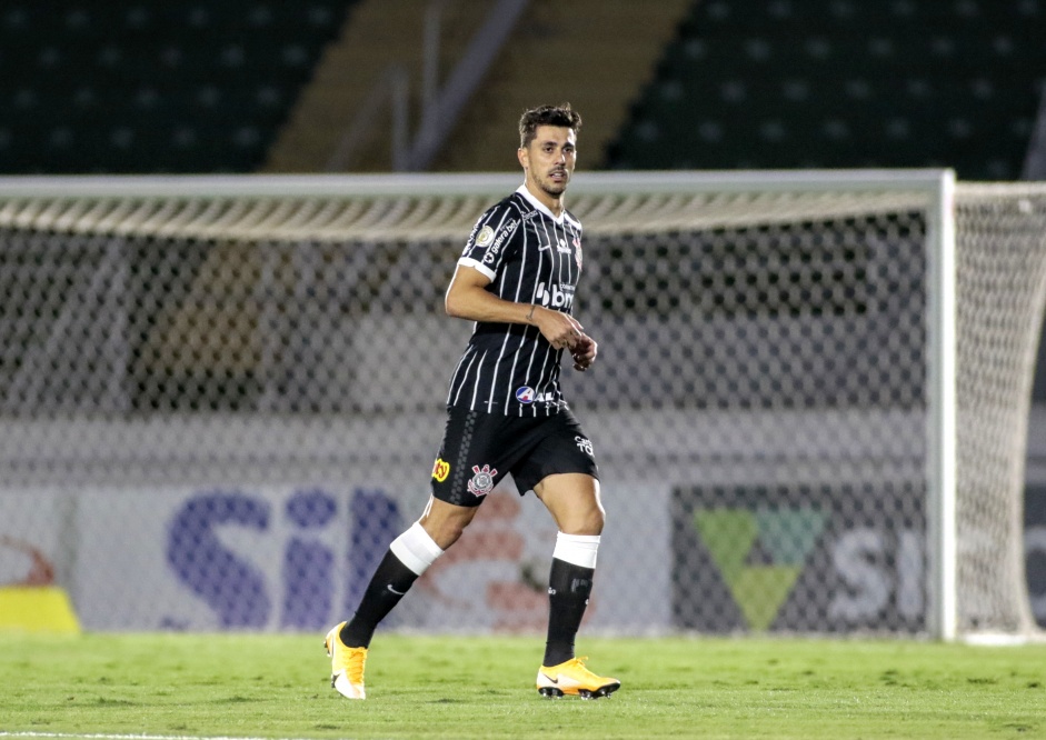Danilo Avelar pode voltar a ficar  disposio no Corinthians j no incio da prxima temporada