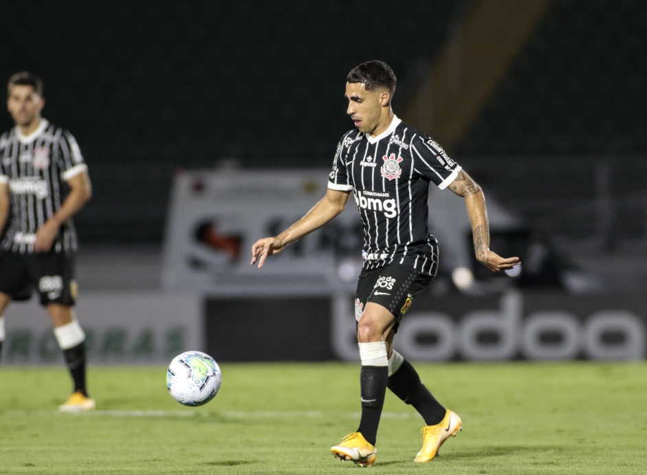 Gabriel em ao contra o Bragantino pelo Campeonato Brasileiro