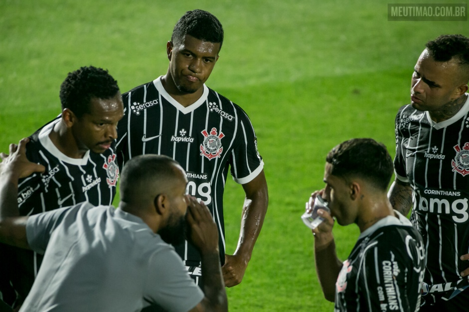 J, Lo Natel, Luan e Gabriel no empate contra o Red Bull Bragantino, pelo Campeonato Brasileiro