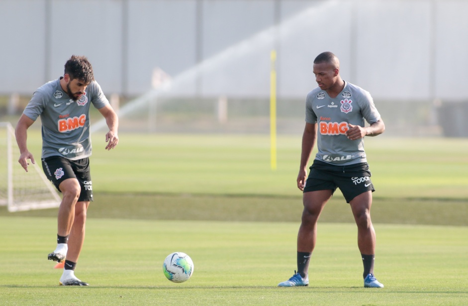 Fiel escalaria Bruno Mndez e Xavier nas vagas da dupla suspensa