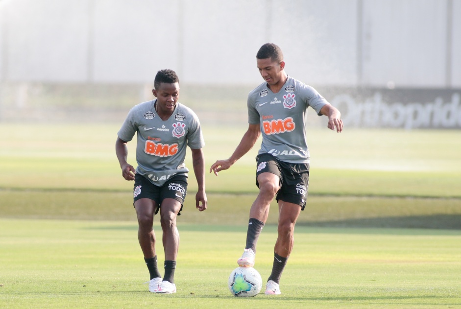 Cazares e Dav no treino desta segunda-feira no CT Dr. Joaquim Grava