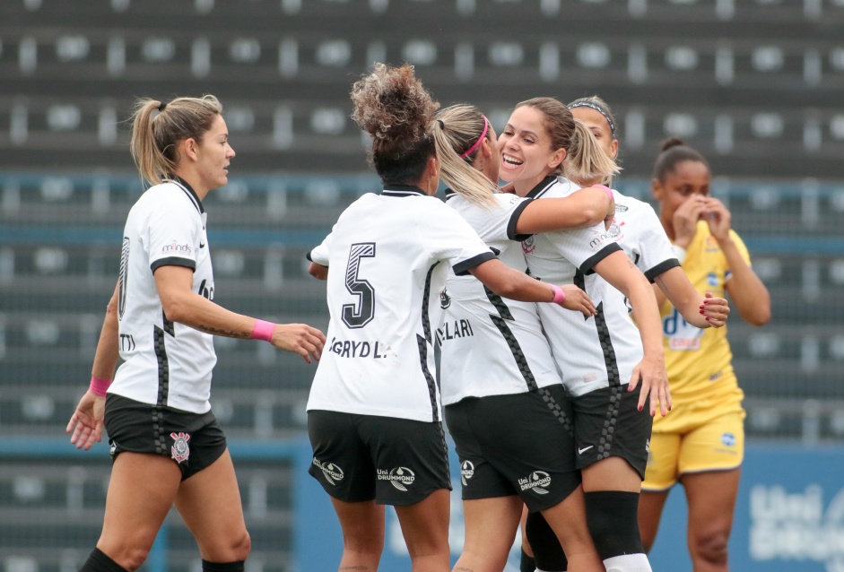 Time feminino do Corinthians no se destaca apenas dentro das quatro linhas