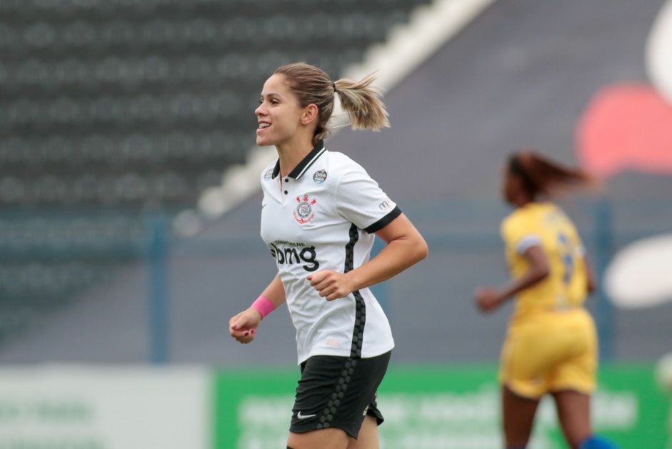 rika comemora seu gol contra o So Jos, pelo Campeonato Brasileiro Feminino
