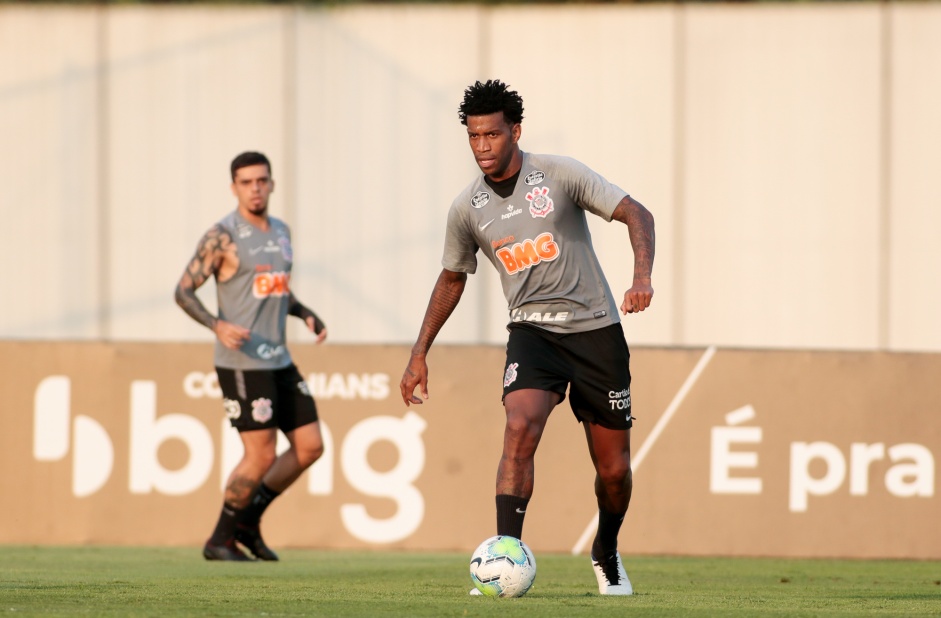 Gil no ltimo treino do Corinthians antes do jogo contra o Santos