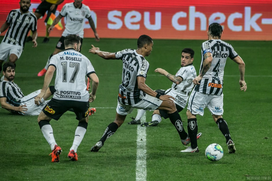 Corinthians encarou o Santos, na Neo Qumica Arena, pelo Brasileiro