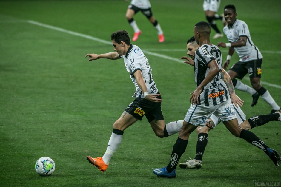 Vital no jogo contra o Santos, na Neo Qumica Arena, pelo primeiro turno do Campeonato Brasileiro