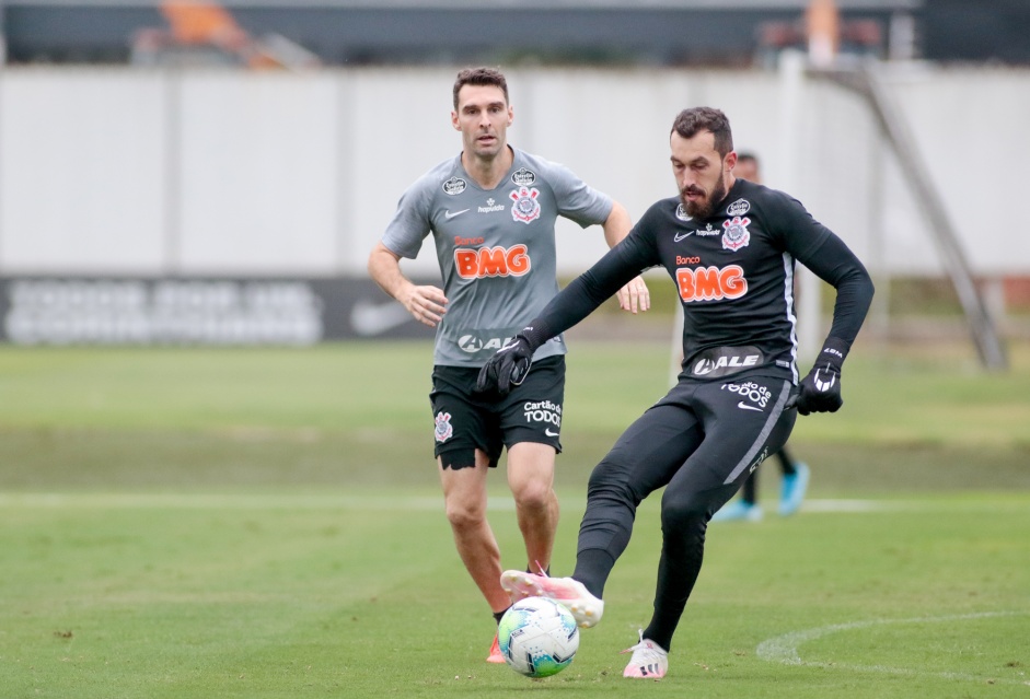 Walter assume a titularidade do gol do Corinthians após expulsão de Cássio