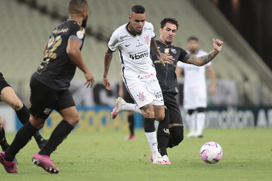 Corinthians ficou no empate na Arena Castelão Corinthians ficou no empate na Arena Castelão
