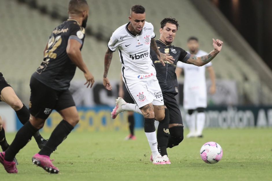 Corinthians ficou no empate na Arena Castelo