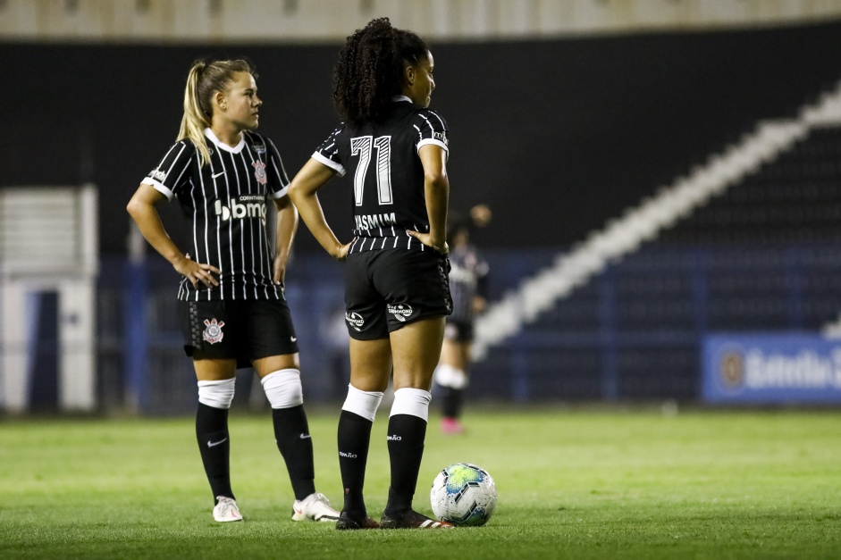 Andressinha e Yasmim no jogo contra o Santos, pelo Brasileirão Feminino