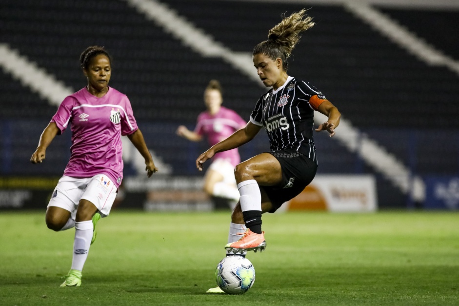 Tamires no jogo contra o Santos, pelo Brasileiro Feminino