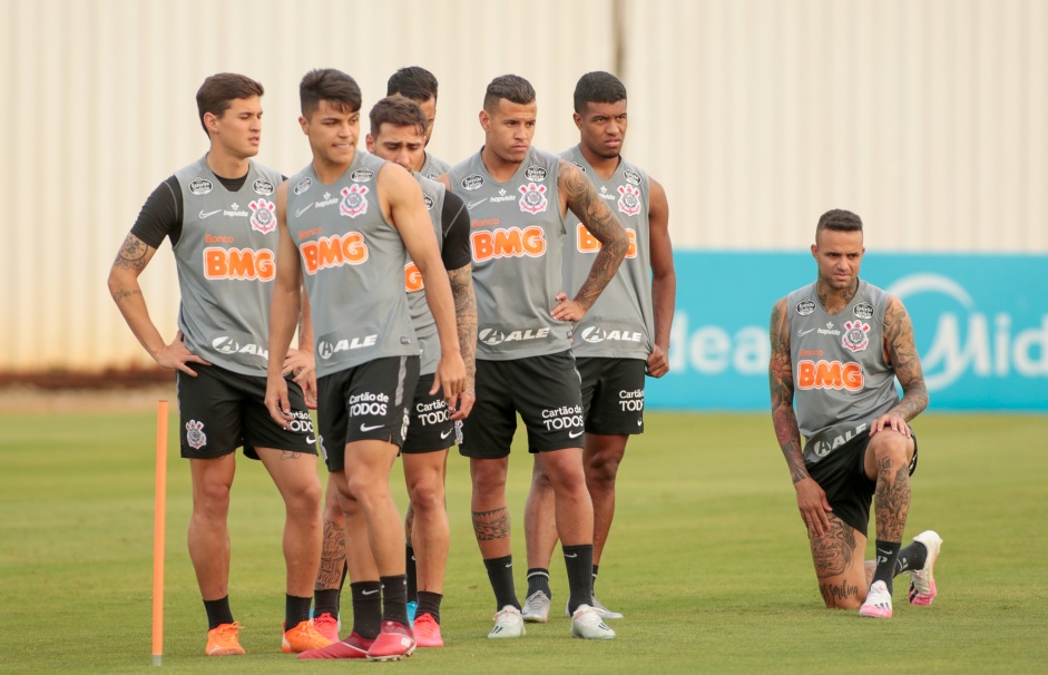 Vital, Sidcley, Roni e companheiros no primeiro treino do Corinthians sob comando de Mancini